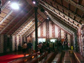Marae (Versammlungshaus der Maori)